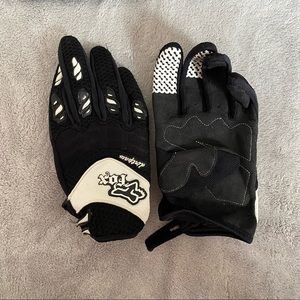 Women’s Fox Dirtpaw gloves (large)